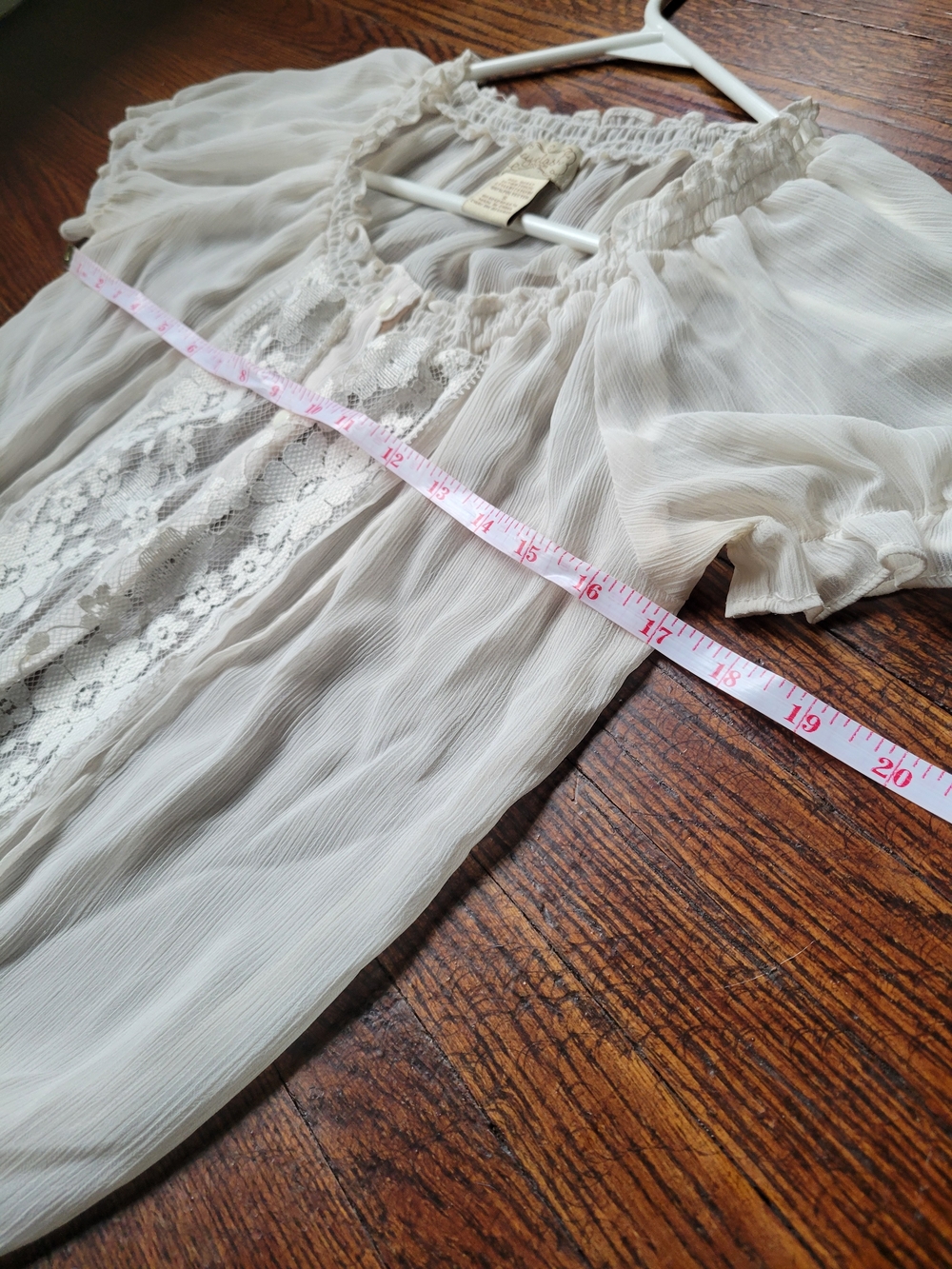 Eyelash Couture Women’s Sheer Delicate cream Top Lace Inserts Size Small Summery - Picture 12 of 13